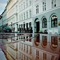 Mirrored Cityscape Photographs Image 3