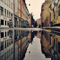 Mirrored Cityscape Photographs Image 5
