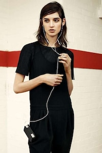 British Streetwear-Inspired Fashion Image 8