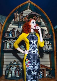 Glitzy Holiday Couture Editorials Image 6