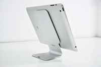 Minimalist Angular Tablet Stands Image 7