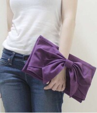 Adorable Bow-Shaped Clutches Image 2