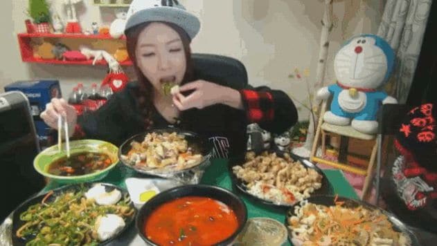 Dinner-Eating Live Streams