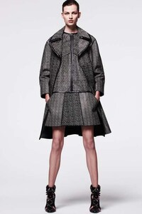 Silver-Centered Fashion Lines Image 2