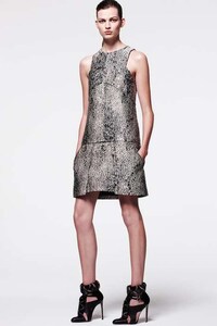 Silver-Centered Fashion Lines Image 3