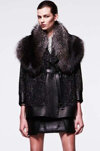Silver-Centered Fashion Lines Image 4