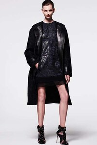 Silver-Centered Fashion Lines Image 5
