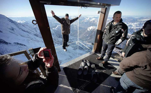 Ilusionary Alpine Cable Cars