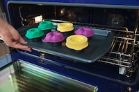 Filling-Focused Baking Molds Image 3