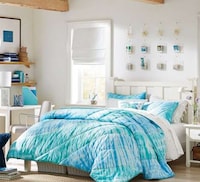 Beautiful Wall-Mounted Vases Image 2