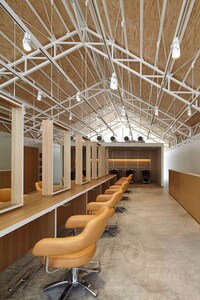 House-Shaped Hair Salons Image 7