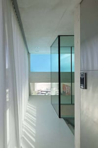 Voyeuristic Swimming Pool Abodes Image 3