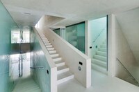 Voyeuristic Swimming Pool Abodes Image 8