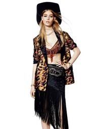 Quirky Sequin Overloaded Editorials Image 8