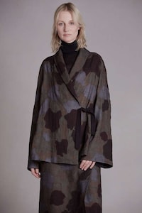 Classically Mature Model Lookbooks Image 6