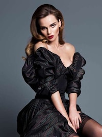 Seductive Office Wear Editorials Image 4