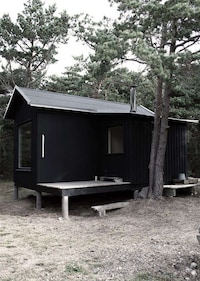 Minimalist Wooden Cabins Image 4