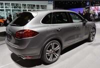 Platinum-Trimmed Luxe Cars Image 2