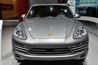 Platinum-Trimmed Luxe Cars Image 3