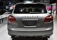Platinum-Trimmed Luxe Cars Image 4