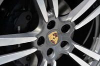 Platinum-Trimmed Luxe Cars Image 5