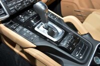 Platinum-Trimmed Luxe Cars Image 7