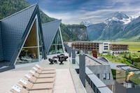 Scenic European Alpine Retreats Image 5