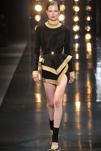 Egyptian-Themed Fashion Shows Image 4