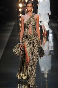 Egyptian-Themed Fashion Shows Image 5