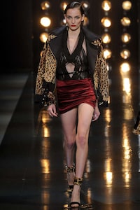Egyptian-Themed Fashion Shows Image 6