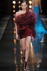 Egyptian-Themed Fashion Shows Image 8