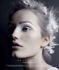 Stylish Statue-Like Editorials Image 3