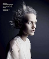 Stylish Statue-Like Editorials Image 4