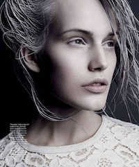 Stylish Statue-Like Editorials Image 6