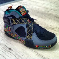 Peace-Themed Basketball Shoes Image 2