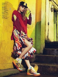 Flirty Feminine Streetwear Image 7