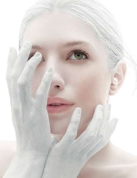 Elegant Statuesque Editorials Image 6