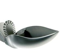 Ergonomic Garlic Presses Image 3
