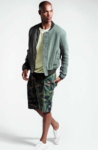 Paisley-Printed Sporty Lookbooks Image 3
