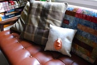 Kissing Rehearsal Cushions Image 6