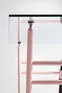 Twist-Adjusting Tables Image 5