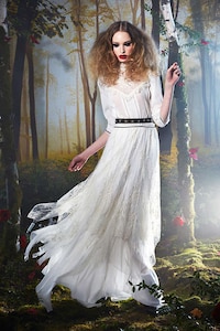 Bewitching Elizabethan Era Lookbooks Image 3