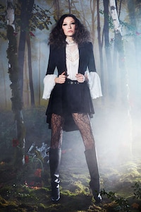 Bewitching Elizabethan Era Lookbooks Image 6