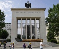 Massive Art Installation Sculptures Image 2