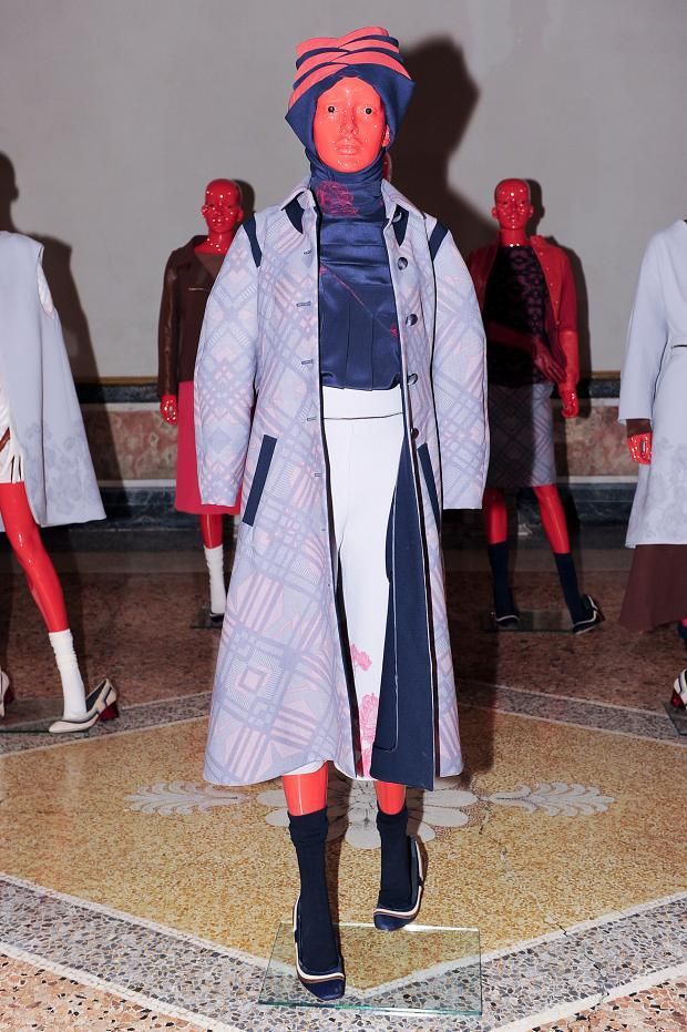 Red Mannequin Lookbooks