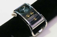 Elegantly Curved Concept Timepieces Image 4
