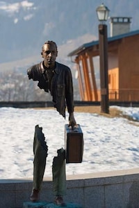 Disappearing Nomadic Sculptures Image 7