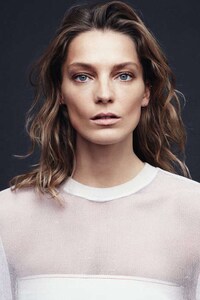 Chic Monochromatic Fashion Image 3