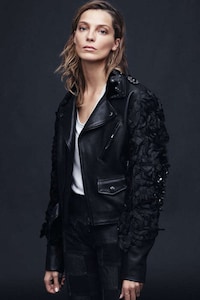 Chic Monochromatic Fashion Image 6