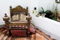 Eclectic Mexican Apartments Image 5
